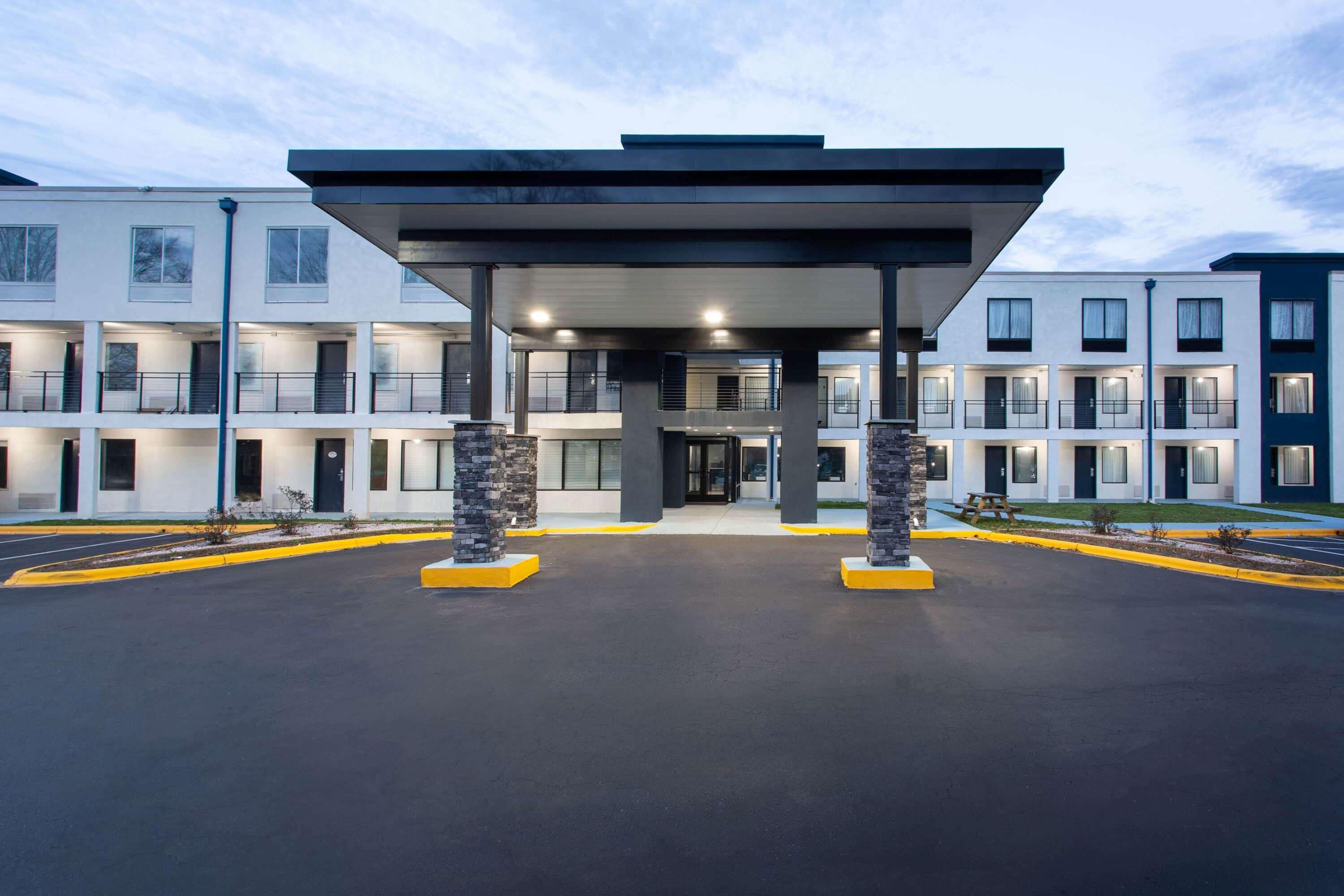 Baymont By Wyndham Charlotte University Exterior photo